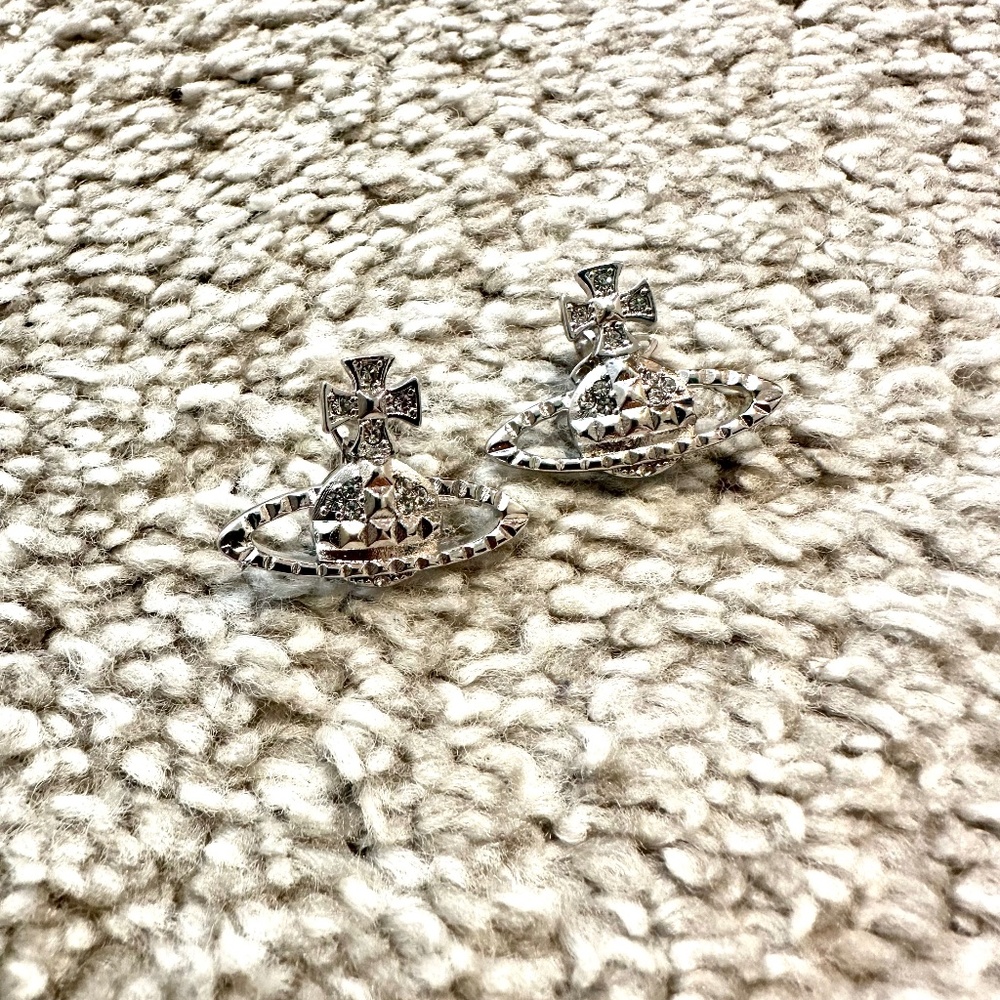 Live like a Star✨Vivienne Westwood Iconic Saturn Earrings 🌍